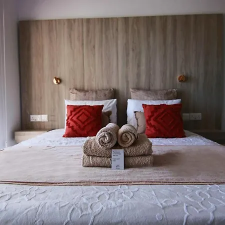 Phaedrus Living: Seaview Luxury Flat Limnaria 151 * פאפוס